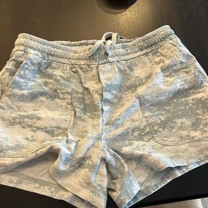 Like new Athleta camo shorts